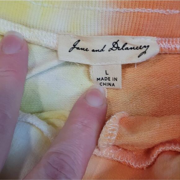 NWT Jane and Delancey Red, Orange, Yellow Tie-Dye Shorts SZ Large - Picture 3 of 4